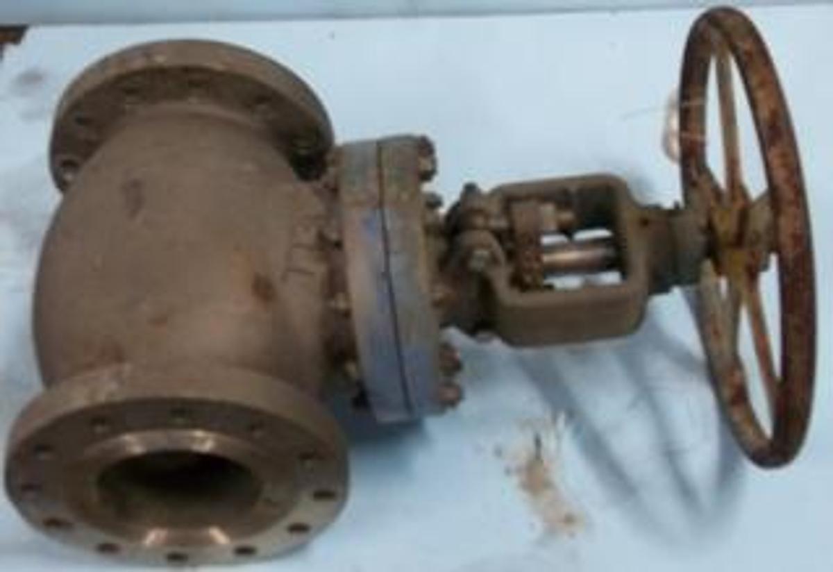 Used QTY. 1. WM POWELL CO. 6" 300 FLANGED CF8M GLOBE VALVE. F316 DISC: CF8M MAX:1125 FIG: 2447 FE BODY: CF8M SEAT: INT.