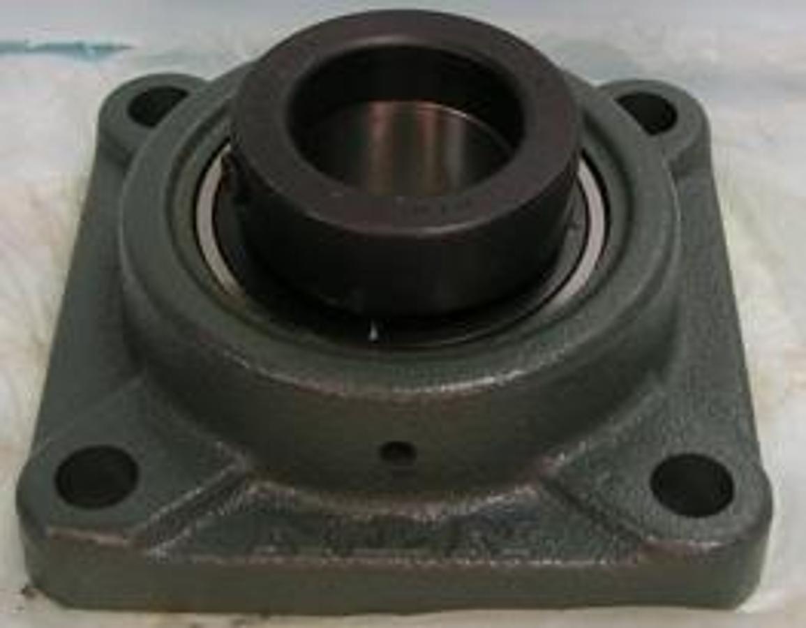 Used NTN FLANGE BEARING 4 BOLT. 1 7/16" BEARINGS ON 4 BOLT SQUARE MOUNTING PLATE 4 5/8" X 4 5/8" X 1 5/8"