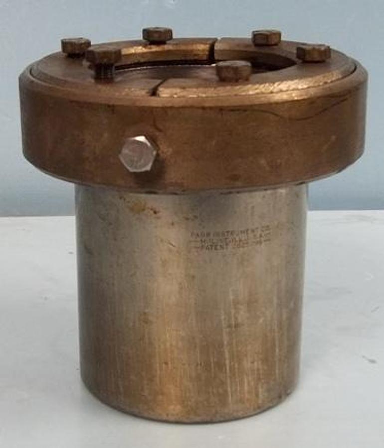 Used QTY. 1. PARR INSTRUMENT COMPANY 1000 ML REACTOR VESSEL MOLINE 1 LL U.S.A. PATENT 2625296 6¼" SCREW HEADS FITTING W/ SAFETY RING 1000ML .