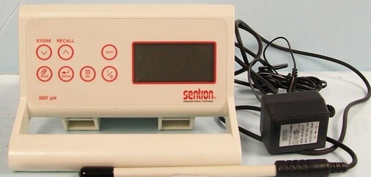 Used SENTRON INTEGRATED SENSOR TECHNOLOGY 3001 PH METER SERIAL# 10043 W/ SENTRON 1000 P 4 PH PROBE. SERIAL# 33803 INCLUDES SENTRON PLUG IN CLASS Z TRANSFORMER MODEL# D6200-03 INPUT: 120V 60HZ 7.5W OUTPUT: 12V DC 100A. .