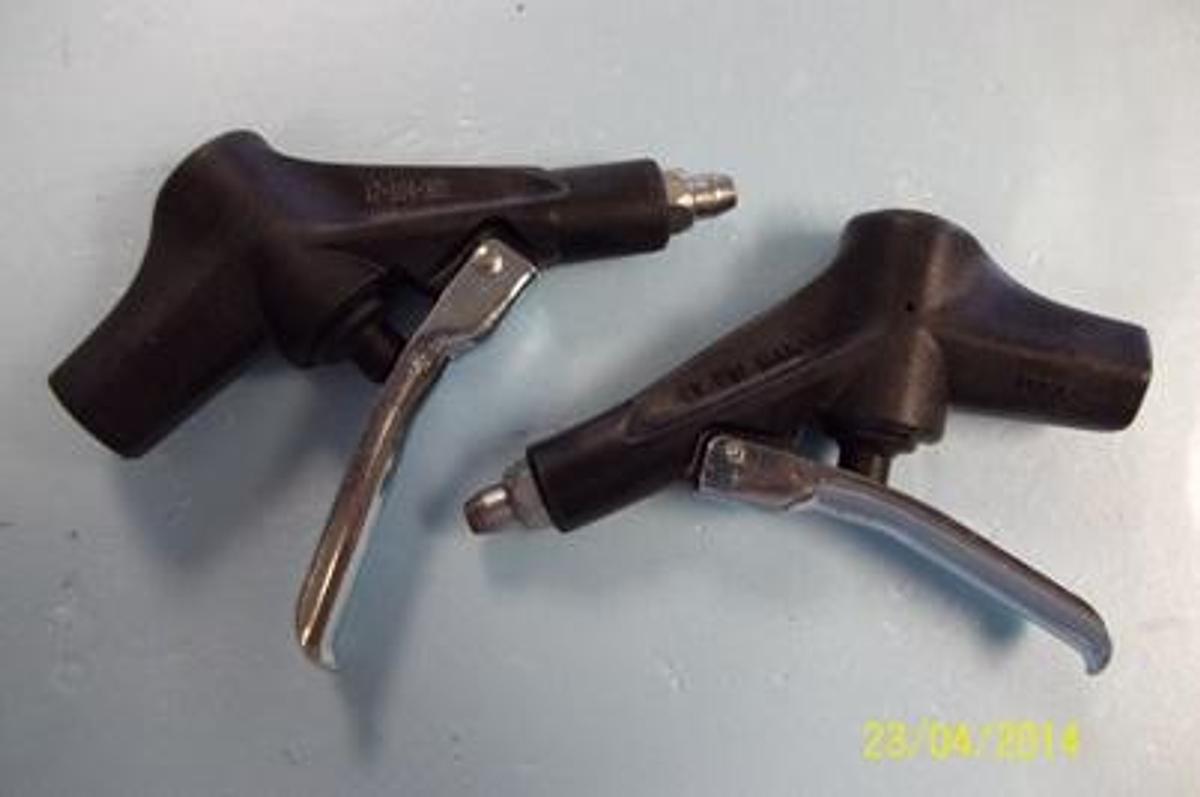 Used QTY. 2. NORGREN REGULATED BLOW GUNS PART # 5320-01 29 PSI MAX (SECONDARY PRESSURE) TEMP RANGE: 32°F TO 175°F PRIMARY PRESSURE: 250 PSI MAX 17 RAR MAX) .