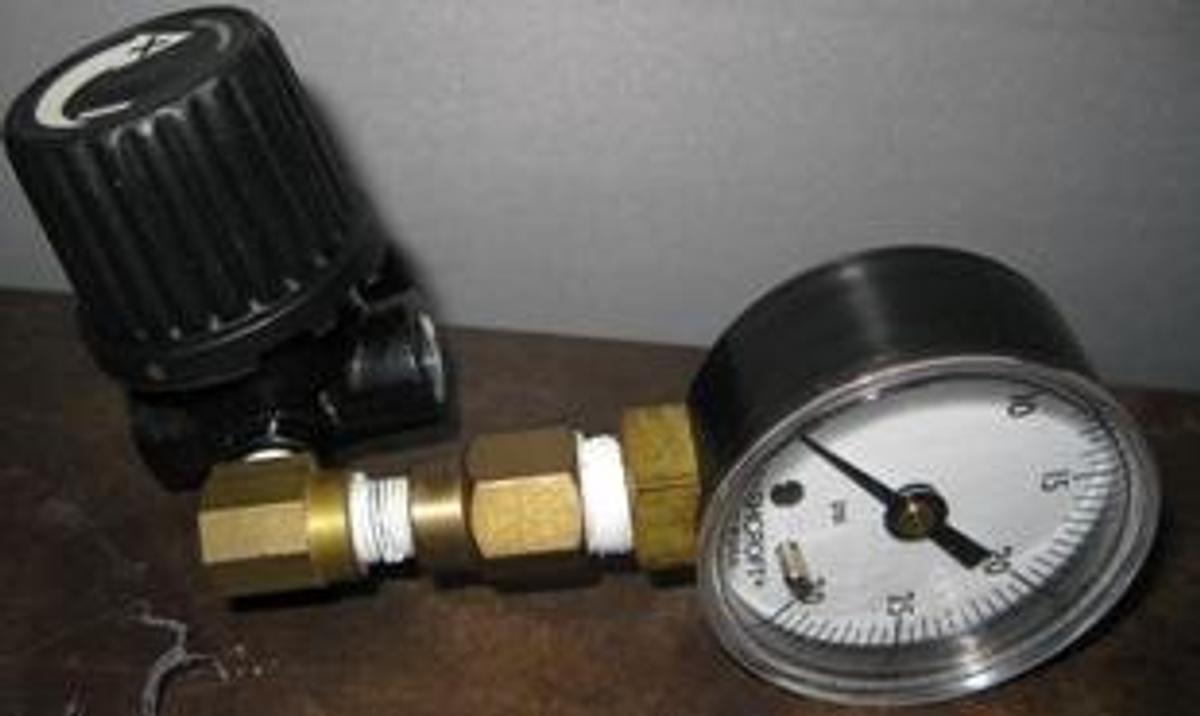 Used QTY. 1. CAMPBELL-HAUSFELD GAUGE NO: DK648800AV 11/00