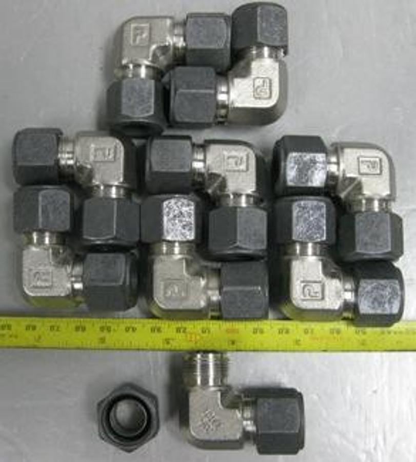 Used QTY. 9. PARKER ELBOW TI89