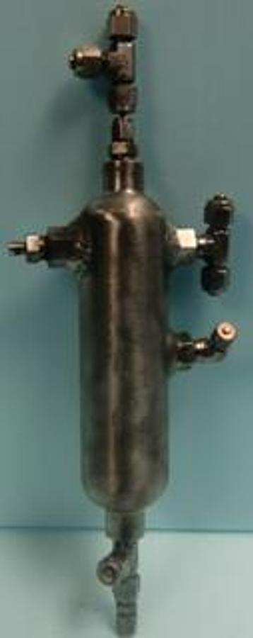 Used SWAGELOK PRESSURE BOMB 316L-500F4 150 D.O.T-3A5000 CC3040 M5366TC-34 03 08 BOTTOM INLET 3/8" BOTTOM SIDE INLET 3/8" TOP LEFT SIDE INLET 3/8" TOP RIGHT SIDE INLET 3/8" TOP OUTLET 3/8".