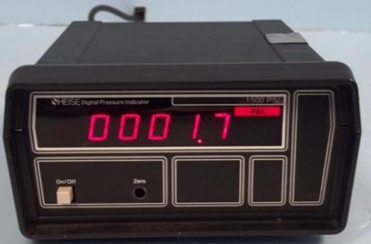 Used HEISE DIGITAL PRESSURE INDICATOR MODEL # 901B SERIAL # 59-27354 INPUT 100/220 VAC 50/60HZ 5VA MAX RANGE 0/1500 PSI.