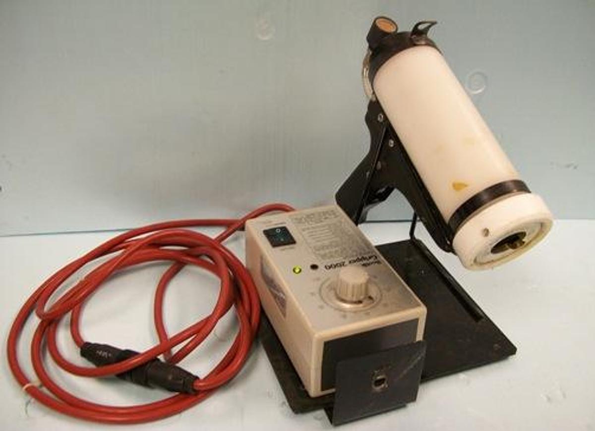 Used QTY. 1. BOSTIK GRIPPER 2000 APPLICATOR HEATED AIR DISPENSING GUN 120V 450 WATTS 60-C-230C NEEDS AIR HOSE REPLACED. .