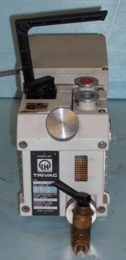 Used QTY. 1. LEYBOLD HERAEUS GASBALLAST TRIVAC VACUUM PUMP 100/115V 50/60HZ .