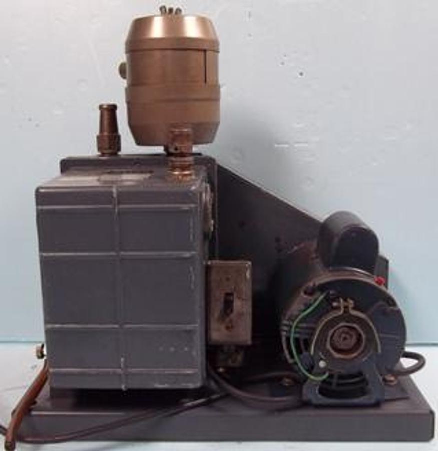 Used QTY. 1. SARGENT-WELCH SCIENTIFIC CO. DUO-SEAL VACUUM PUMP MODEL NO.: 1402