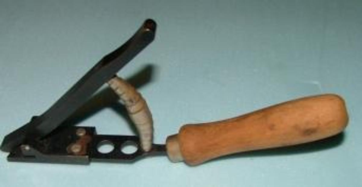 Used QTY. 1. OPEN CUP FLASH POINT HOLDER FOR AUTO SAMPLER.