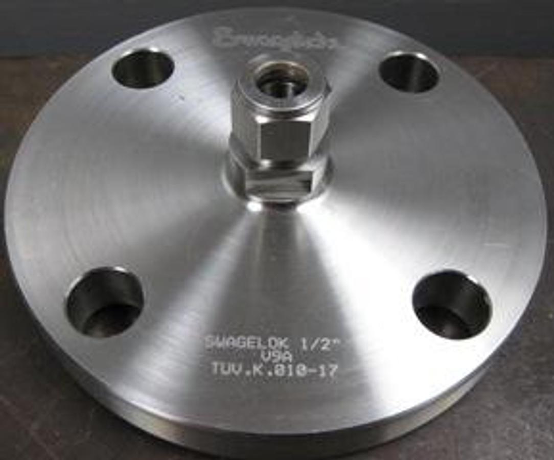 Used QTY. 1. SWAGELOK 2" NPS 150 WITH ½" TUBE FITTING FLANGED ADAPTER STAINLESS V9A TUV.K.010-17