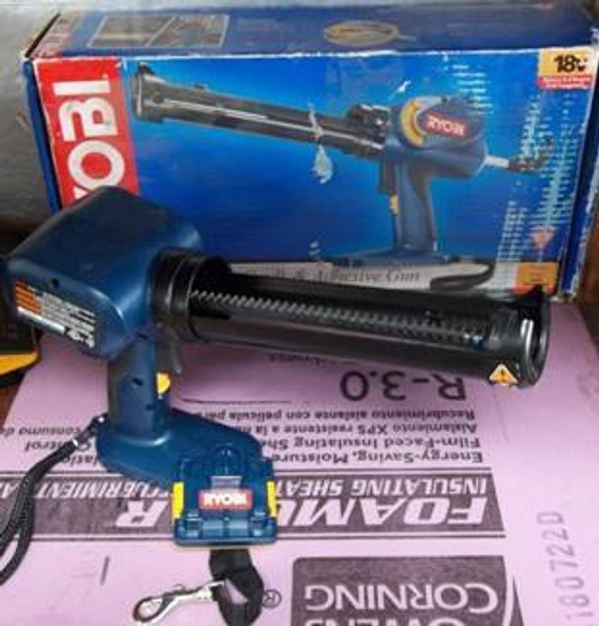 Used RYOBI MODEL: P310 ONE PLUS POWER CAULK & ADHESIVE GUN VOLTS: 18 BATTERY AND CHARGER SOLD SEPARATELY.