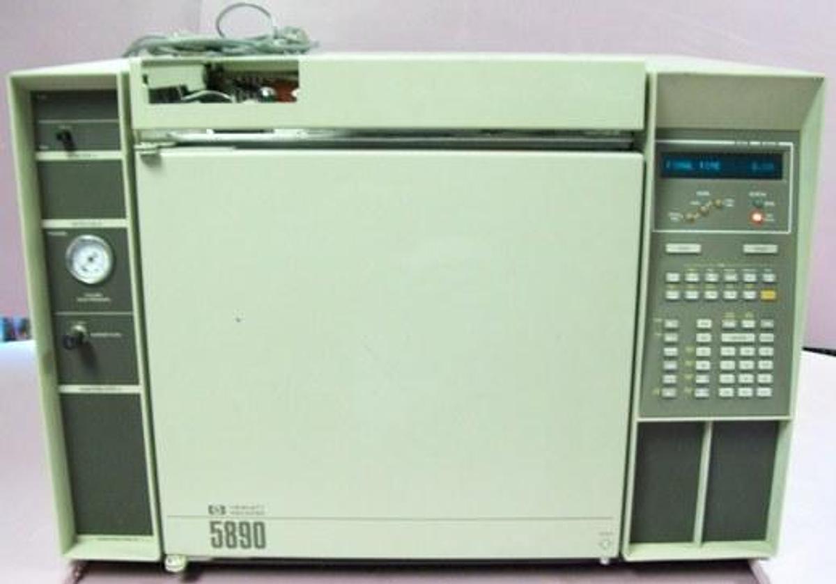 Used QTY. 1. HEWLETT PACKARD 5890 SERIES II GAS CHROMATOGRAPH