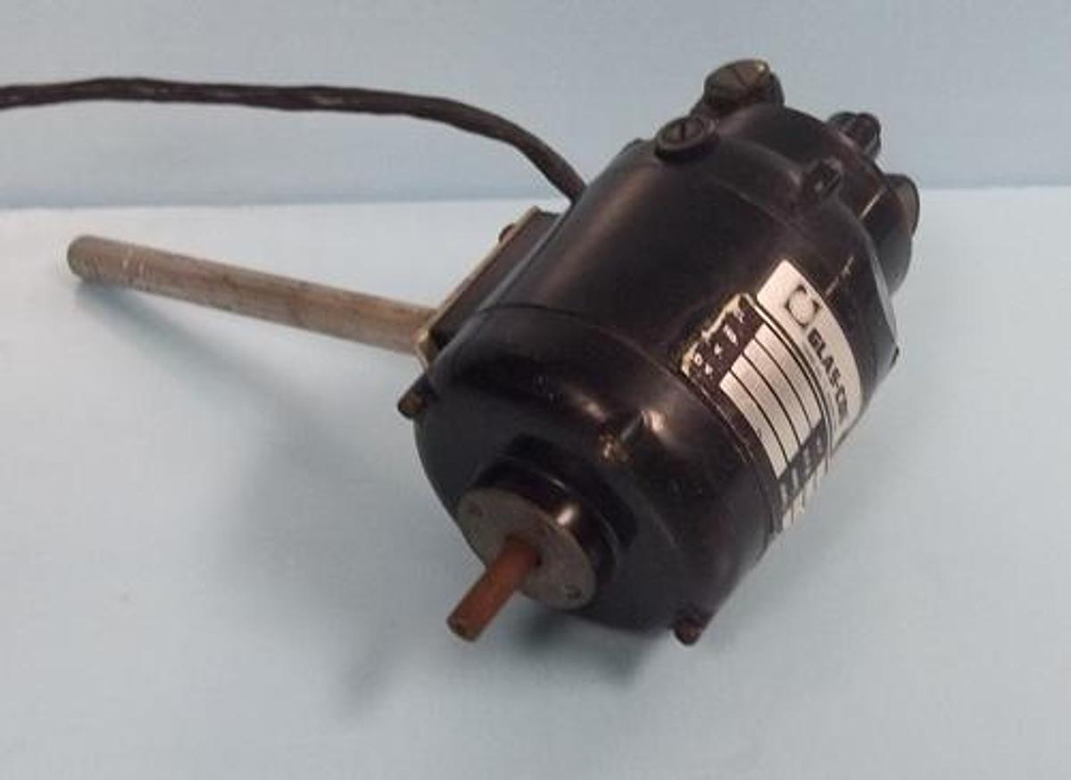 Used QTY. 1. GLAS-COL RING STAND OVER HEAD MIXER / STIRRER MOTOR MODEL: CT2118MCZ8