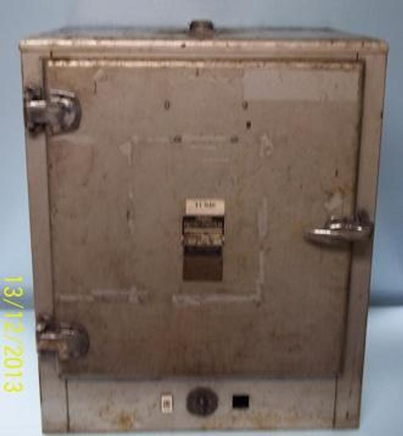 Used QTY. 1. PRECISION SCIENTIFIC CO. THELCO TC046 OVEN SN: 17A-HO-10 CAT# 31478A 230V 3.5A 800W (NO PLUG). .