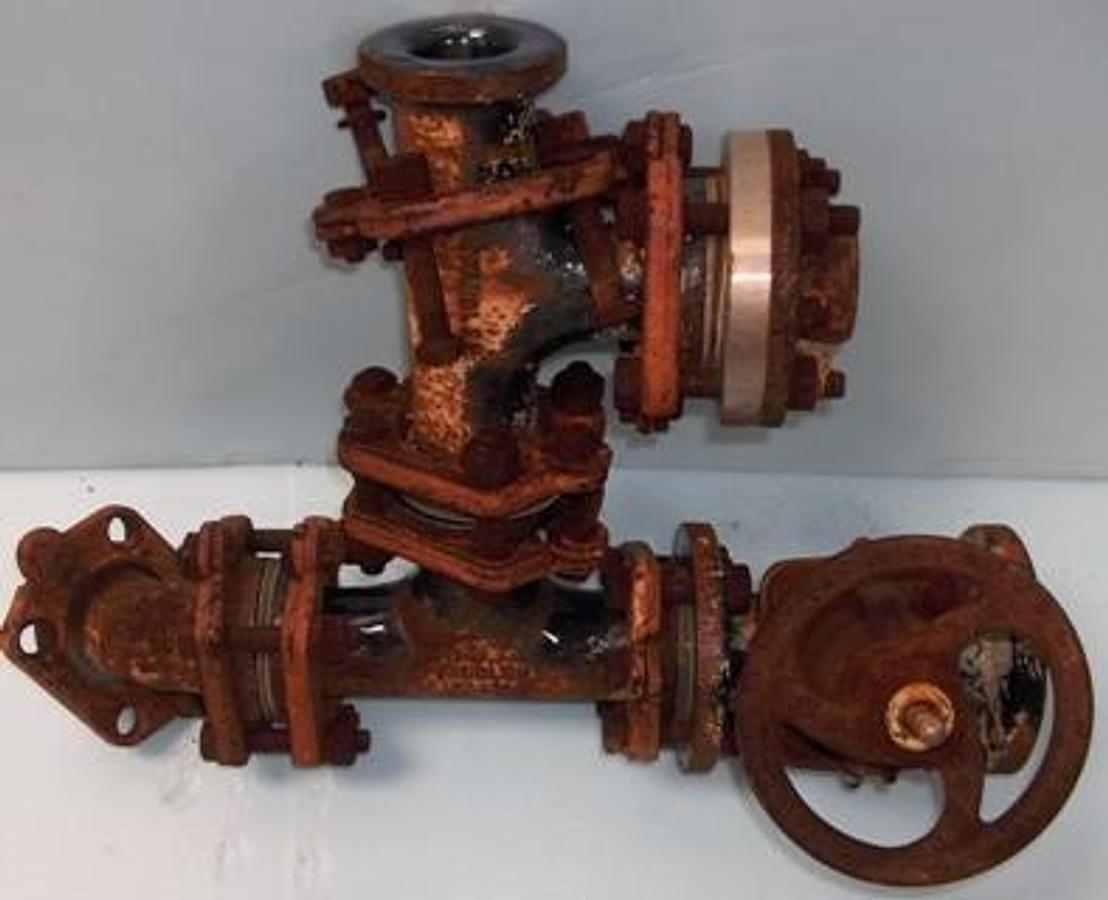 Used PFAUDLER GLASS LINED GLOBE VALVE 1 ½ IN. ATTACHED TO TWO GLASS LINED TEE'S AND ONE GLASS LINED 90 DEG.