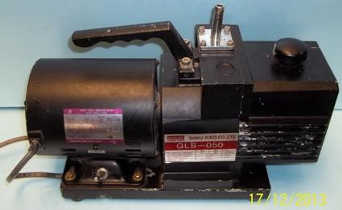 Used QTY. 1. SINKU KIKO CO. ULVAC GLS-050 VACUUM PUMP MFG N: 0476956 TYPE: EFDU-KTPM VOLTAGE: 220/230 50/60HZ 50/60 2.4/2.1 2.5/2.1A RPMS: 145D/1750 1450/1750 200W OUTPUT SINGLE PHASE INDUCTION MOTOR SPLIT PHASE START PUMP SN: 01909.