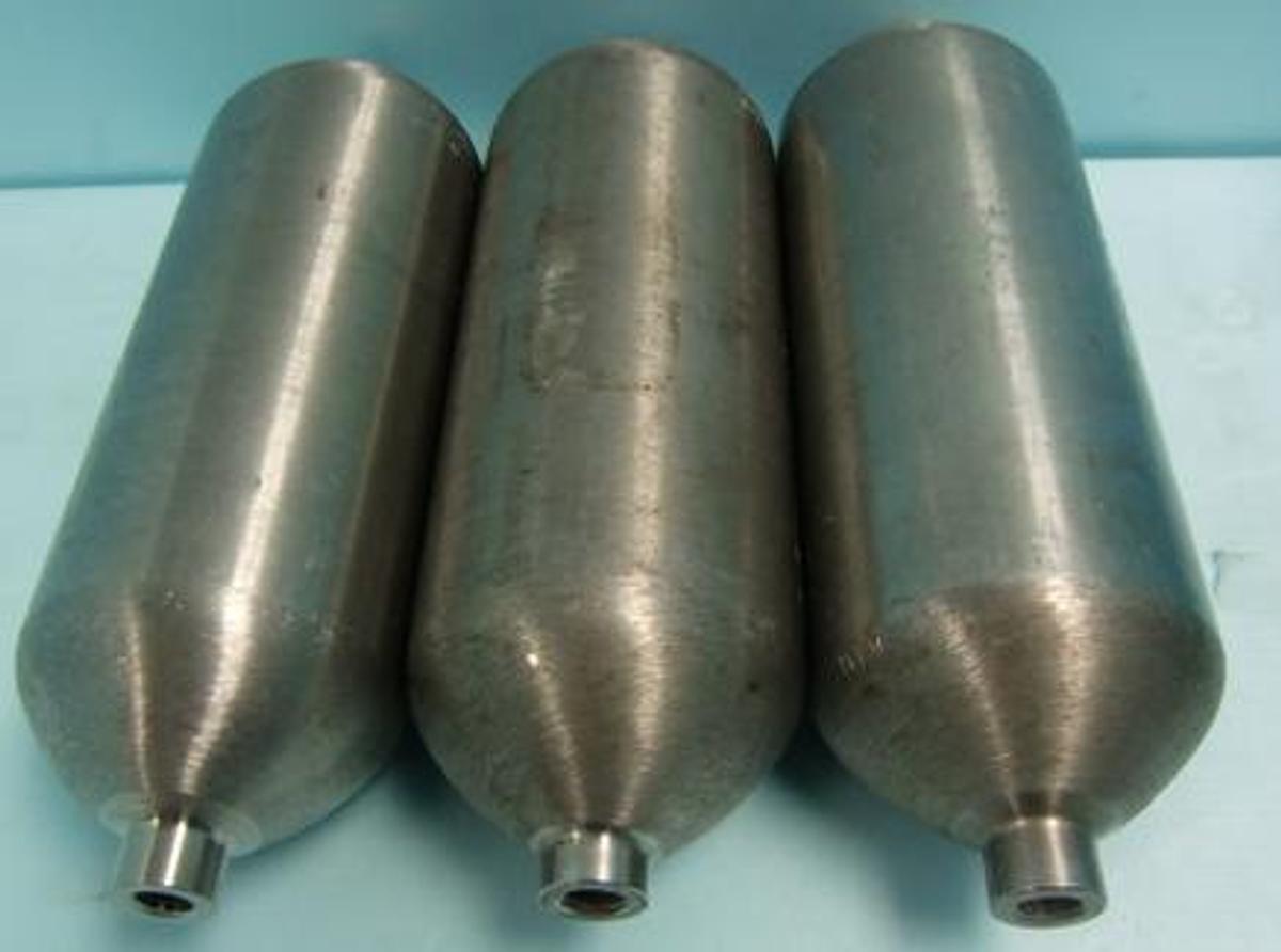 Used WHITEY SAMPLE CYLINDER 1000 ML PRESSURE BOMB D.O.T-3A1800 304L-HDF4-1000.