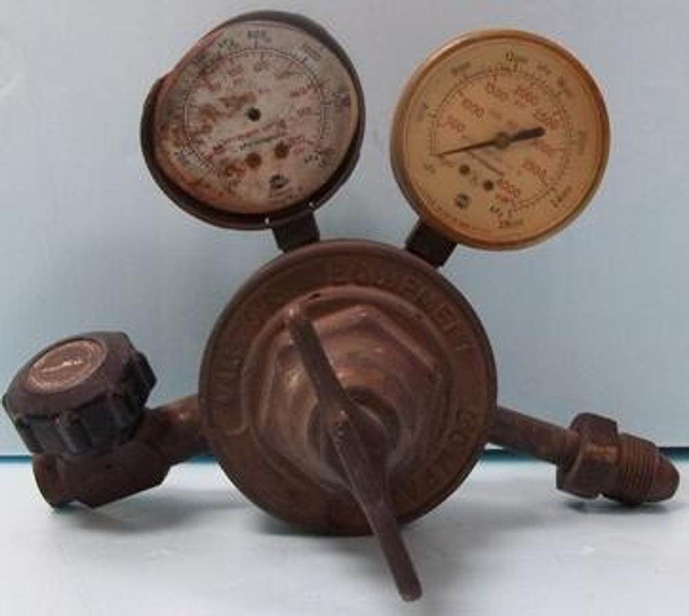 Used VICTOR EQUIPMENT COMPANY COMPRESSED GAS REGULATOR