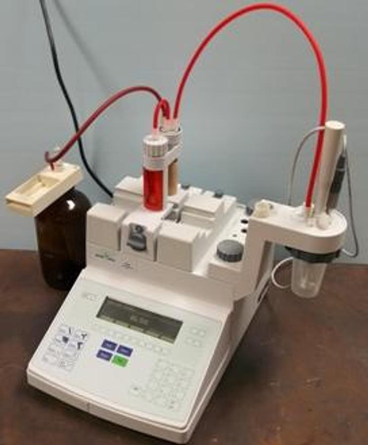 Used QTY. 1. METTLER TOLEDO DL50 GRAPHIX