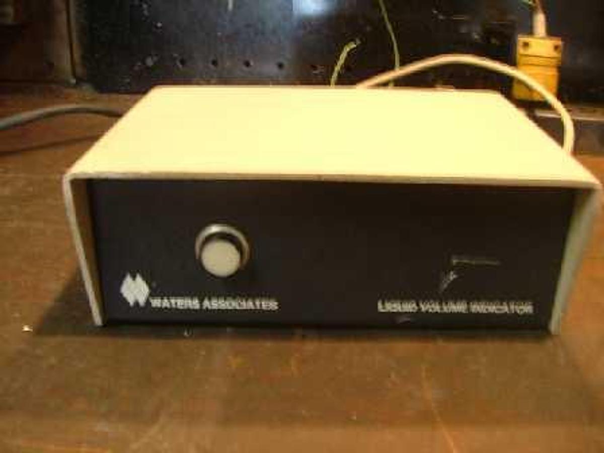 Used QTY. 2. WATERS ASSOCIATES LIQUID VOLUME INDICATOR. (THE D BATTERY HAS BEEN REMOVED FROM THE INSIDE FOR STORAGE).