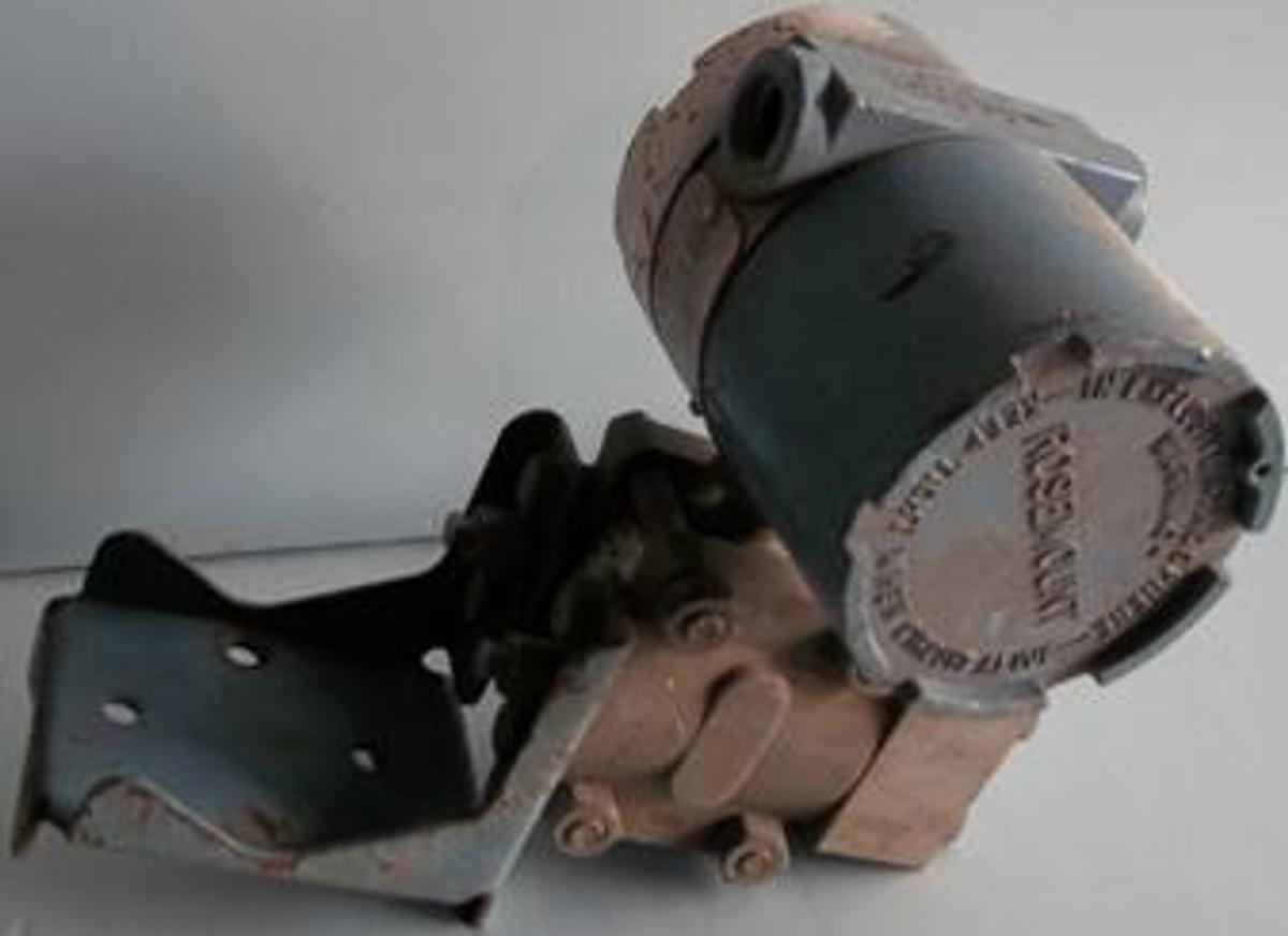 Used QTY. 1. ROSEMOUNT TRANSMITTER