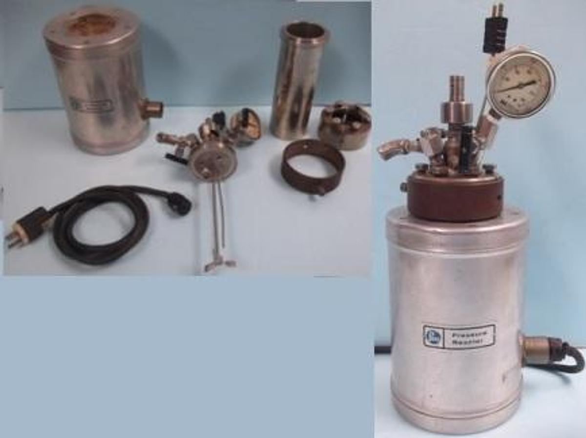 Used PARR INSTRUMENT COMPANY 500 ML REACTOR SPLIT RING PRESSURE REACTOR PARR INSTRUMENT COMPANY MOLINE. IL USA