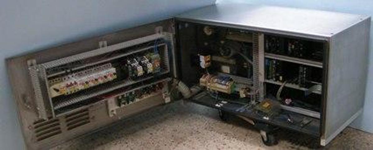 Used QTY. 1. SIEMINS PLC IN STAINLESS STEEL ENCLOSURE 32 ½" X 17 ½" X 19 ½"