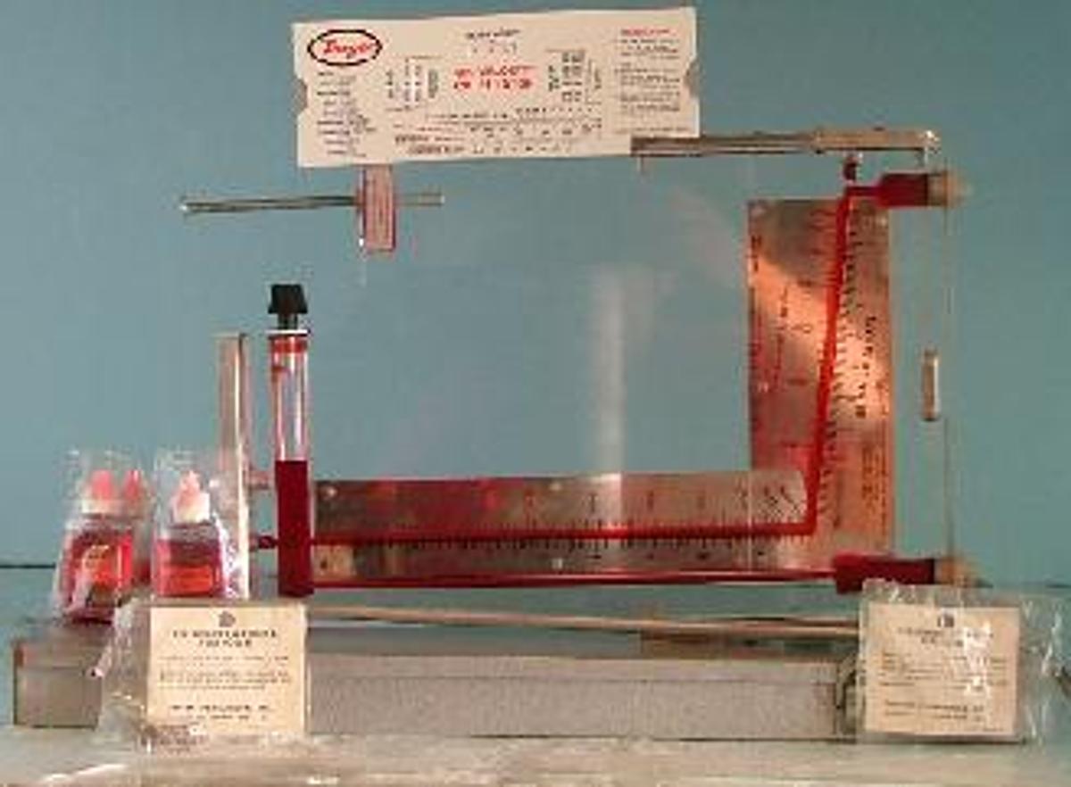 Used . QTY. 1. DWYER SERIES 400 AIR VELOCITY KIT CONTAINING INCLINED VERTICAL MANOMETER