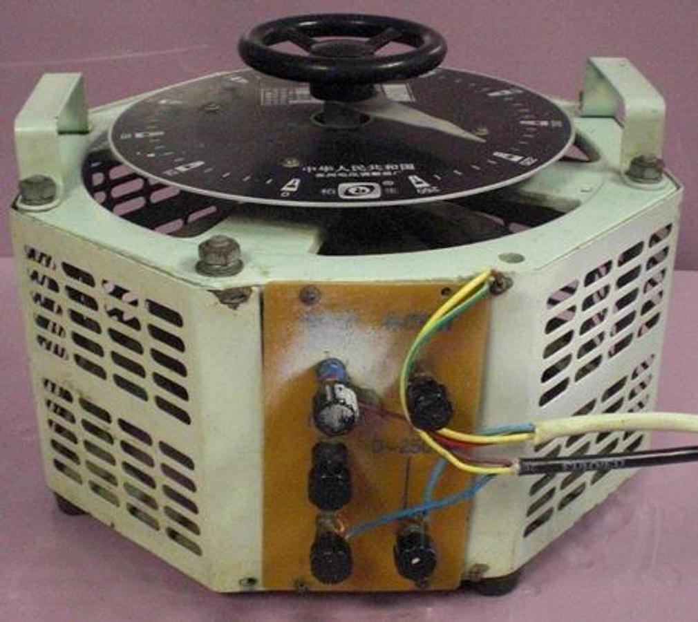 Used QTY. 1. JONCHN ELECTRICAL SCIENCE AND TECHNOLOGY. CONTACT VARIABLE REGULATOR. MODEL: 5KVA