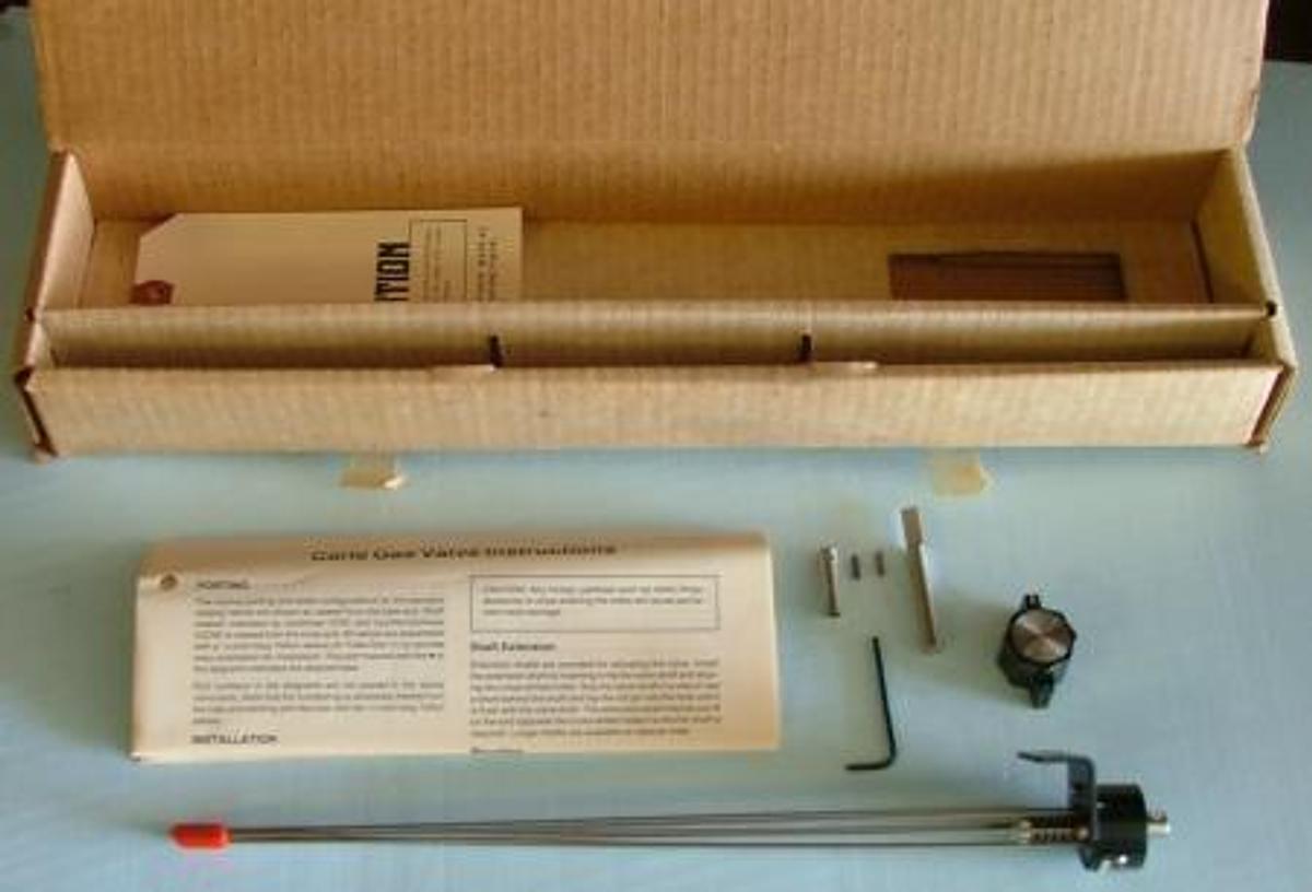 Used CARLE GAS VALVE P/N 723U2 HACH CARLE CHROMATOGRAPHY S.N 33801 VALVE 5620 SWITCHING WITH P/N 70303-24 VALVE SHIPPING KIT