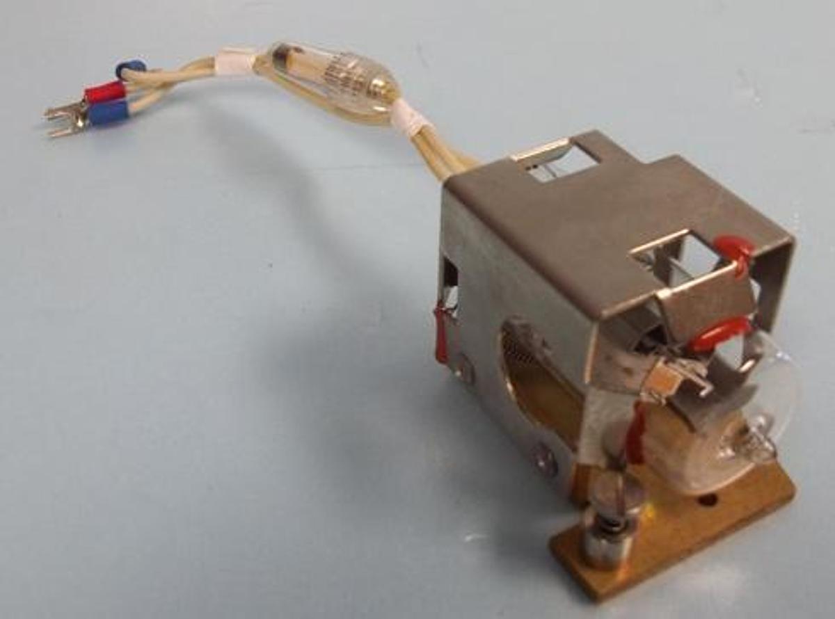 Used VARIAN LAMP ASSEMBLY P/N: 03-916150-01.