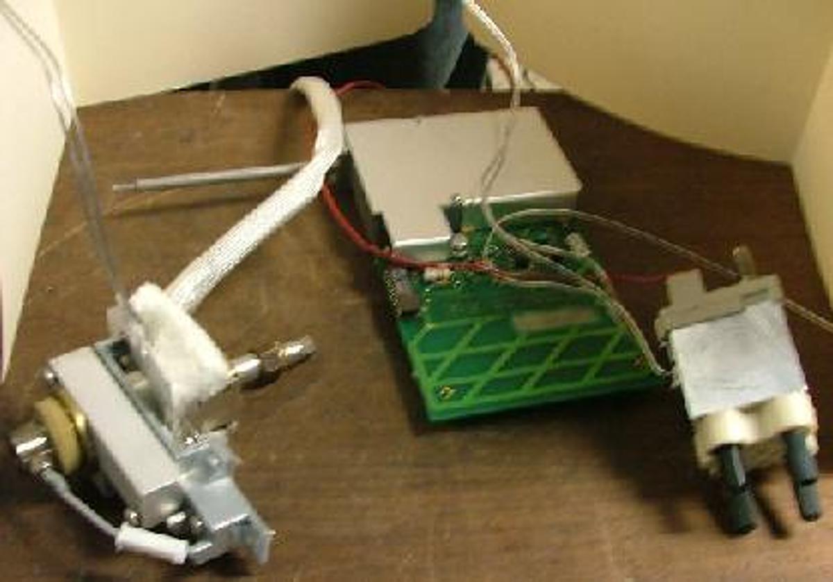 Used HEWLETT PACKARD 5890 G.C. F.I.D. SETUP CONSISTING OF 19231-60010 ELECTRONIC BOARD