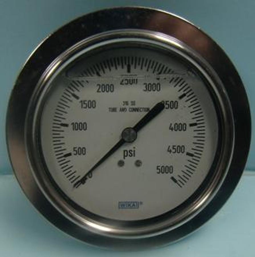 Used WIKAI 316 SS TUBE AND CONNECTION GAUGE READING 0-5000 PSI.