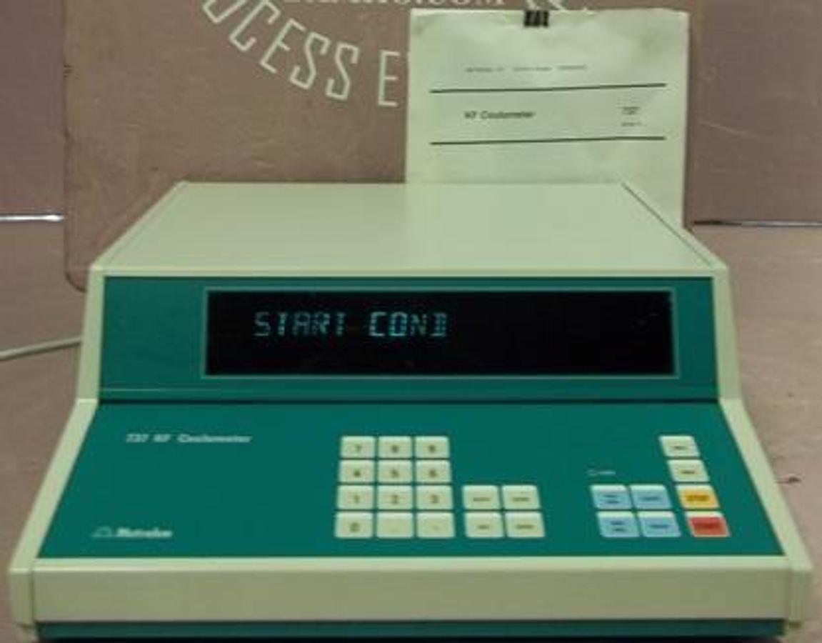 Used METROHM 737 COULOMETER 1.737 00A3 O7108 60HZ 36VA VOLT 230V: SELECT 240V 100/117V 0.4AT 220/240V 0.2AT CE. INCLUDES 1. METROHM LTD` 737 KF COULOMETER SHORT OPERATING GUIDE.