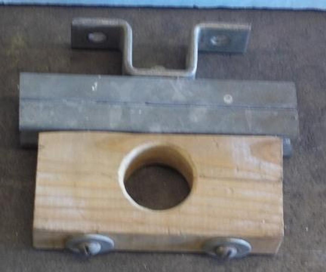 Used LNR WOODED UNISTRUT BRACKET CLAMPS FOR HOLDING UP GLASS COLUMNS 1" DIA