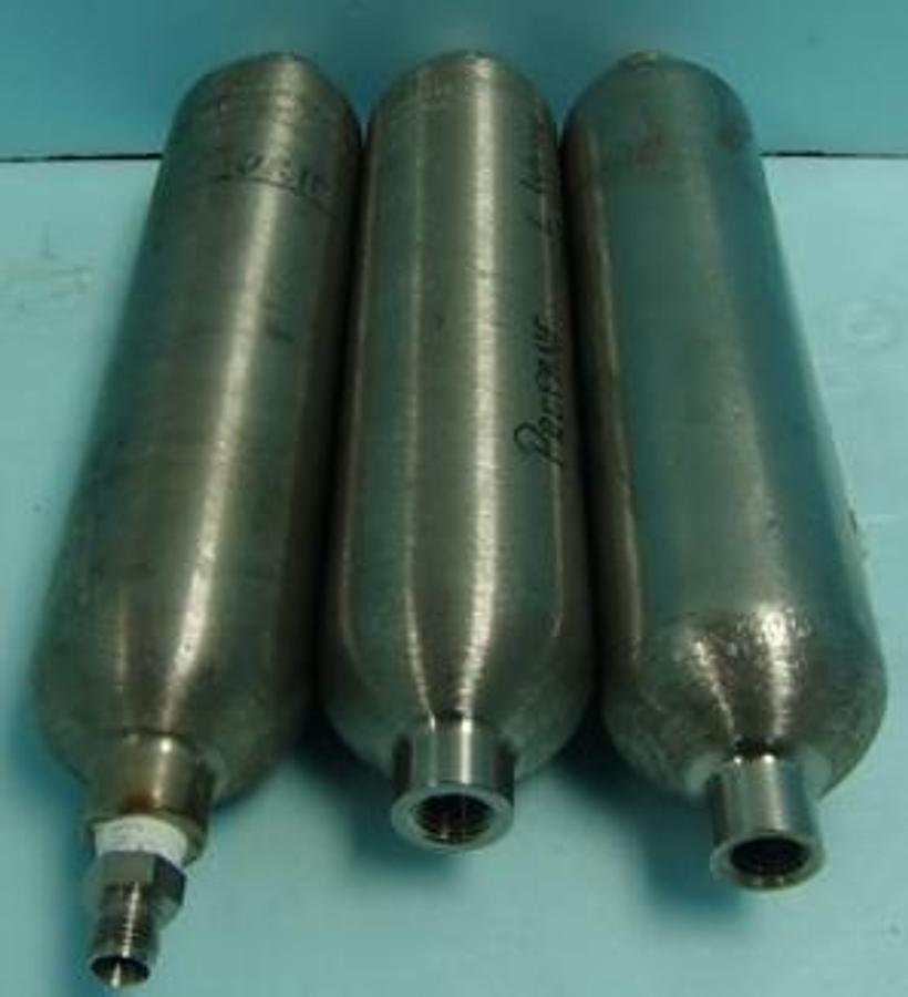 Used WHITEY SAMPLE CYLINDER 300 ML PRESSURE BOMB D.O.T-3E1800 316L-HDF4-300.