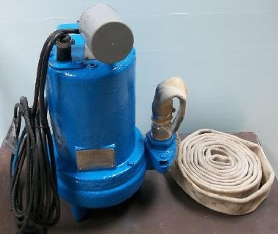 Used QTY. 1. BARNES PUMPS INC. SUBMERSIBLE SEWAGE EJECTOR PUMP MODEL: SE51A