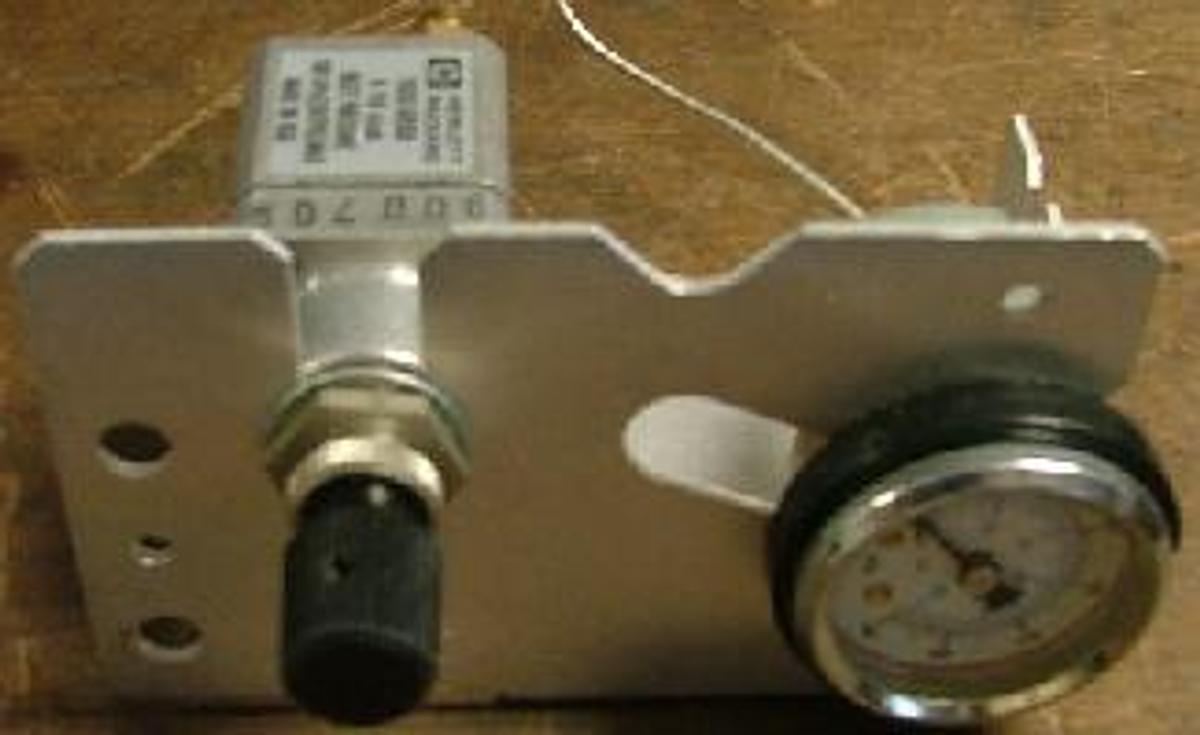 Used QTY. 1. HEWLETT PACKARD HP 19362-60560 WITH GAUGE AND ALUMINUM BRACKET (NEW).