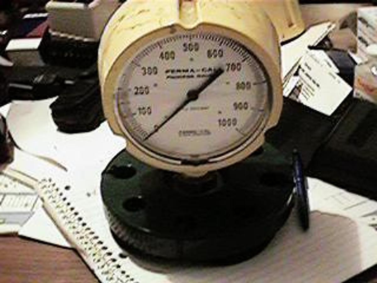 Used PERMA-CAL PROCESS GAUGE 0-1000 PSI