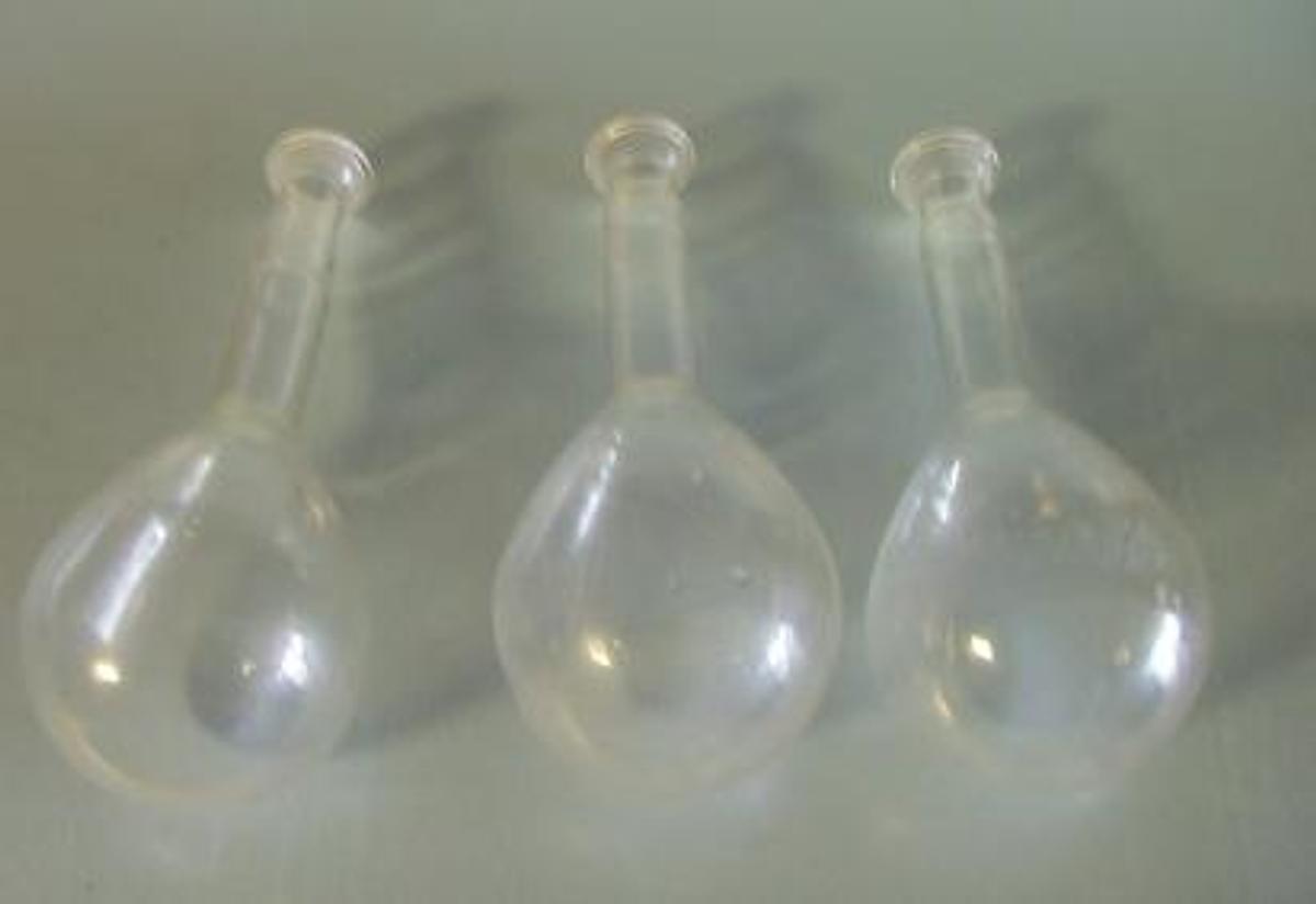 Used QTY. 3. PYREX 1000 ML ROUND BOTTOM LONG NECK BALL JOINT DISTILLATION FLASKS.