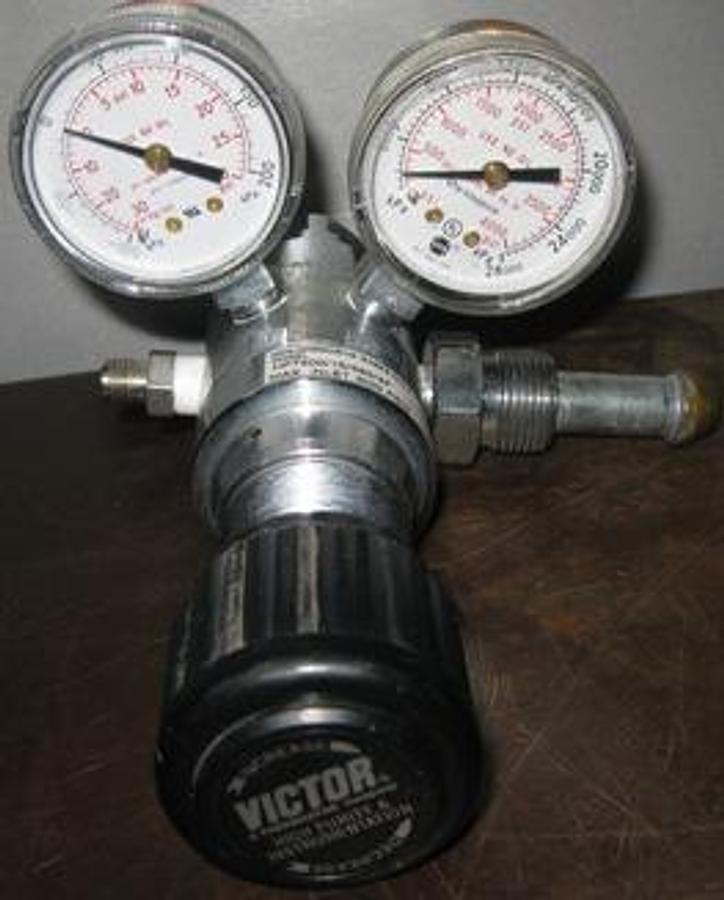 Used VICTOR A THERADYNE COMPANY HIGH PURITY & INSTRUMENTATION 500 SERIES 3 REGULATOR