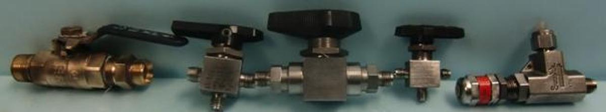 Used LOT OF VALVES WITH 1. AMERICAN VALVE ½" 600 WOG