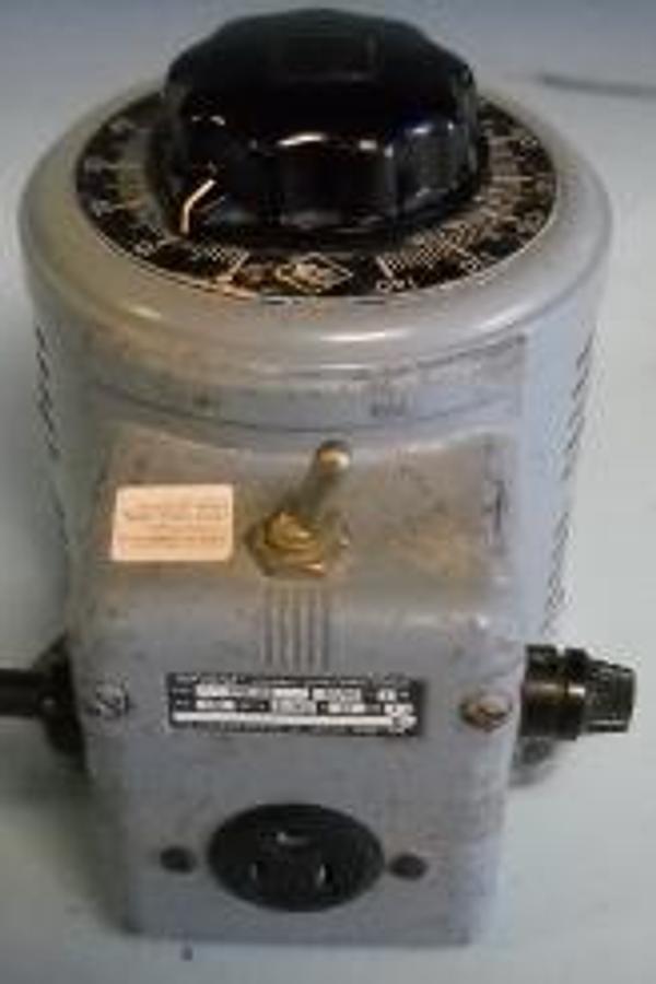 Used QTY. 1. POWERSTAT VARIABLE AUTOTRANSFORMER TYPE: 3PN116B 50/60HZ PHASE 1 IN: 120V OUT: 0-140V 10A 7"X5"