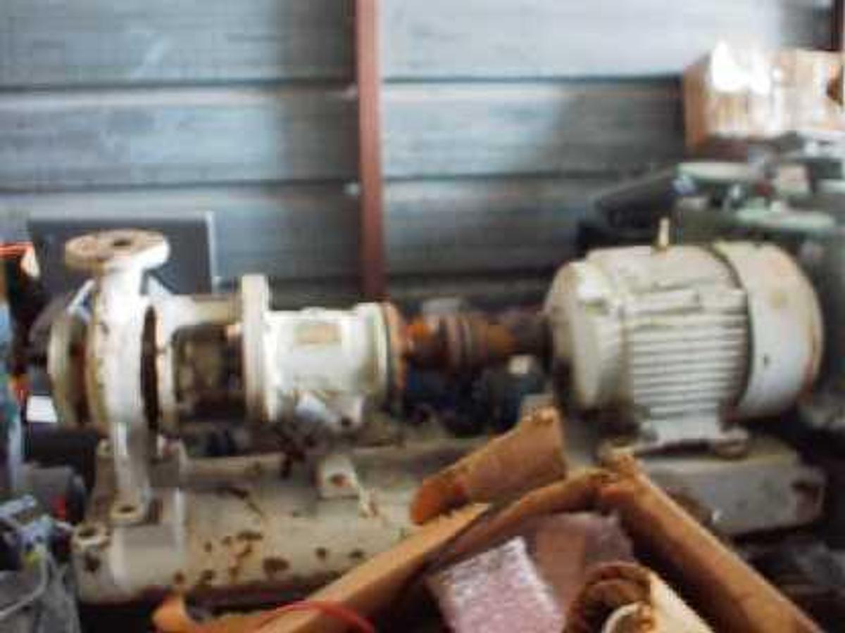 Used QTY. 1. GOULDS PUMPS