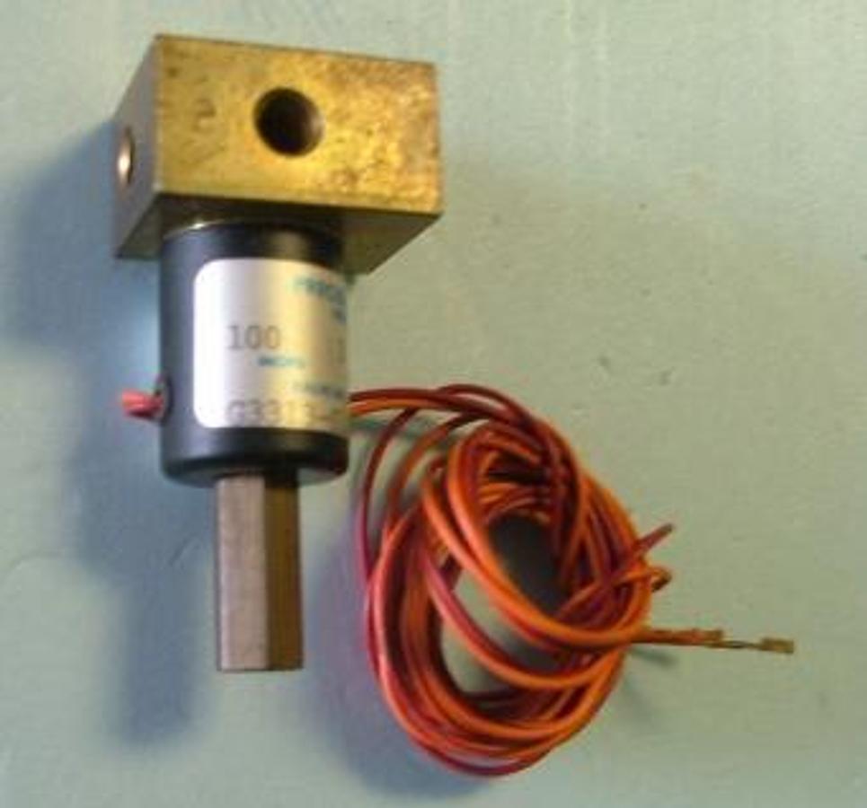 Used HEWLETT PACKARD 5890 / PRECISION DYNAMICS INC SOLENOID VALVE 100 MOPD 3W 24V IDENT V9 VALVE NO 63313-514 ORIFICE .040X.040.