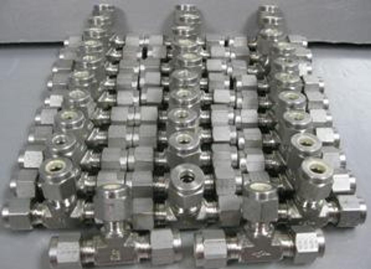 Used QTY. 32. TYLOK 1/4" TEE