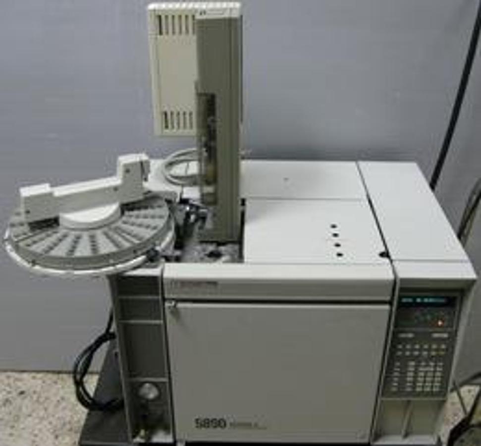 Used HEWLETT PACKARD 5890 SERIES II GAS CHROMATOGRAPH