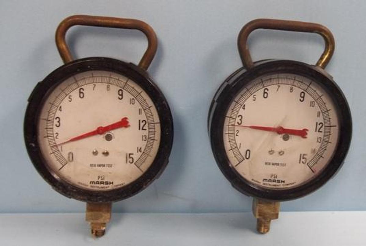 Used QTY. 2. MARSH REID VAPOR PRESSURE TEST GAUGES 0-15 3/8" THREADS.