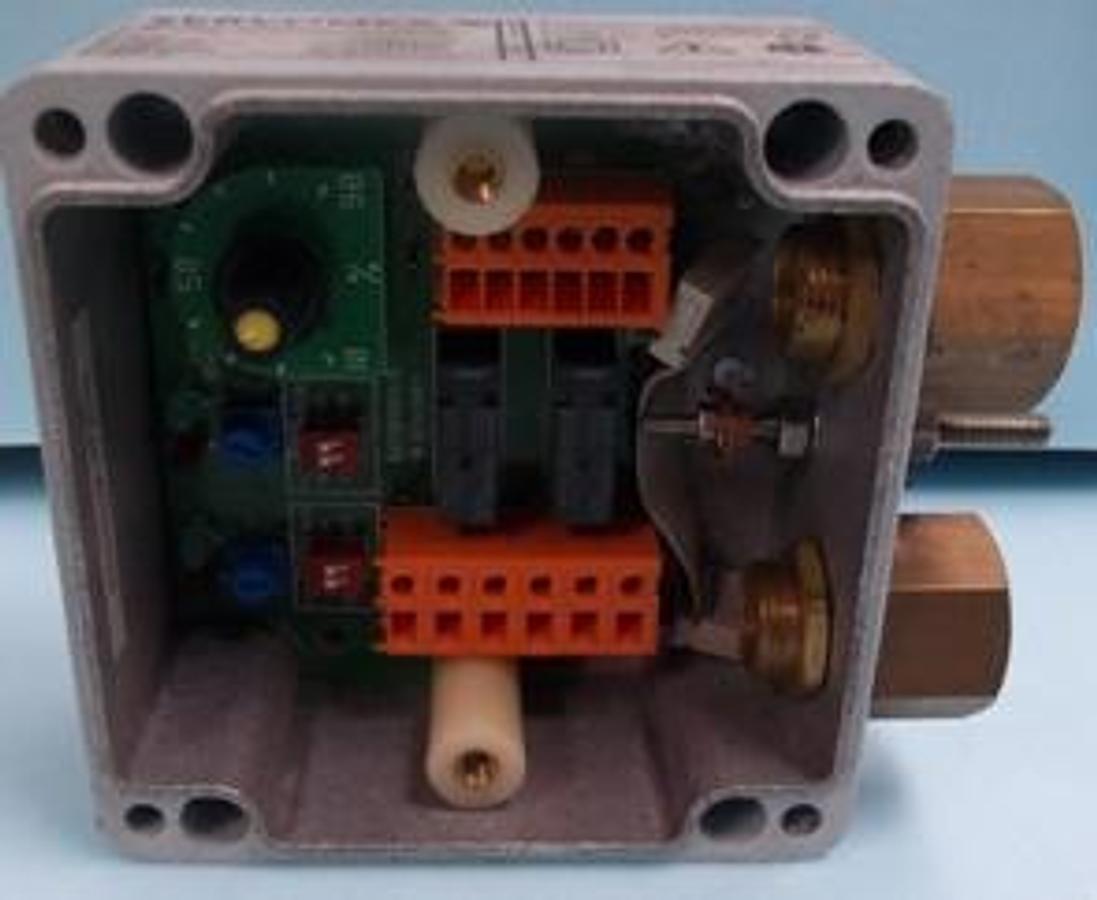 Used SERVOMEX SERVOTOUGH FLUE GAS 2700 FLOW ALARM RELAY BOX