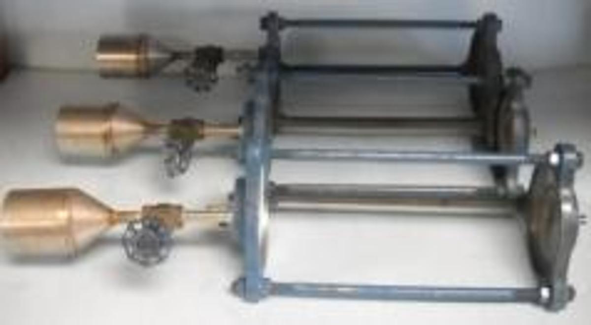 Used FILTER HOUSING STANDS? 316 STAINLESS STEEL WITH STAINLESS FUNNEL AND ¼ VALVE NIBCO/SCOTT. GATE VALVE T-133.